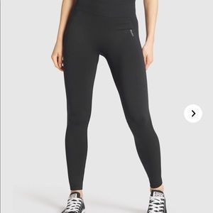 Gym shark leggings